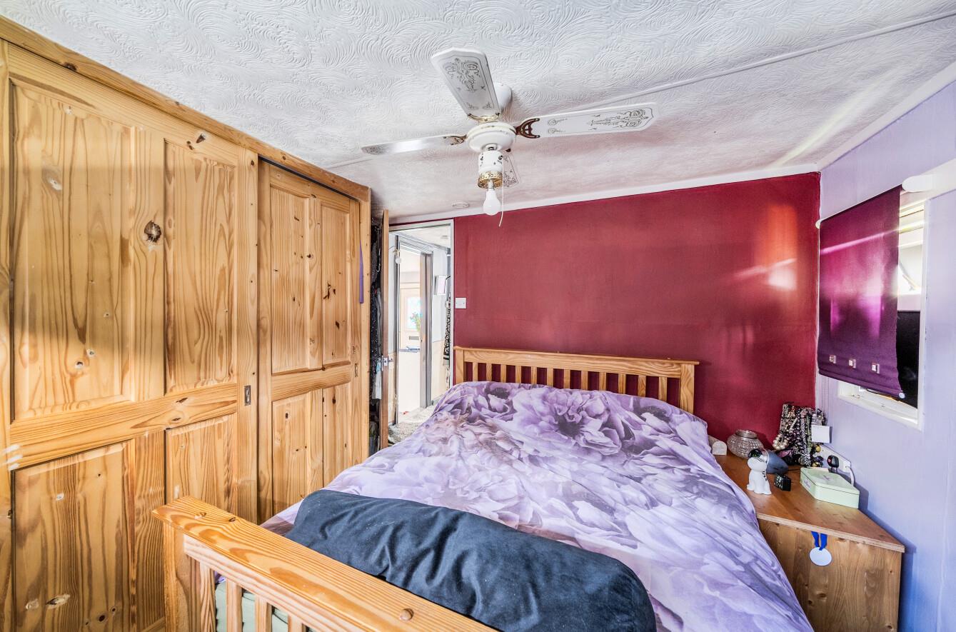 Oakland Park, Fforestfach, Swansea, SA5 4BX